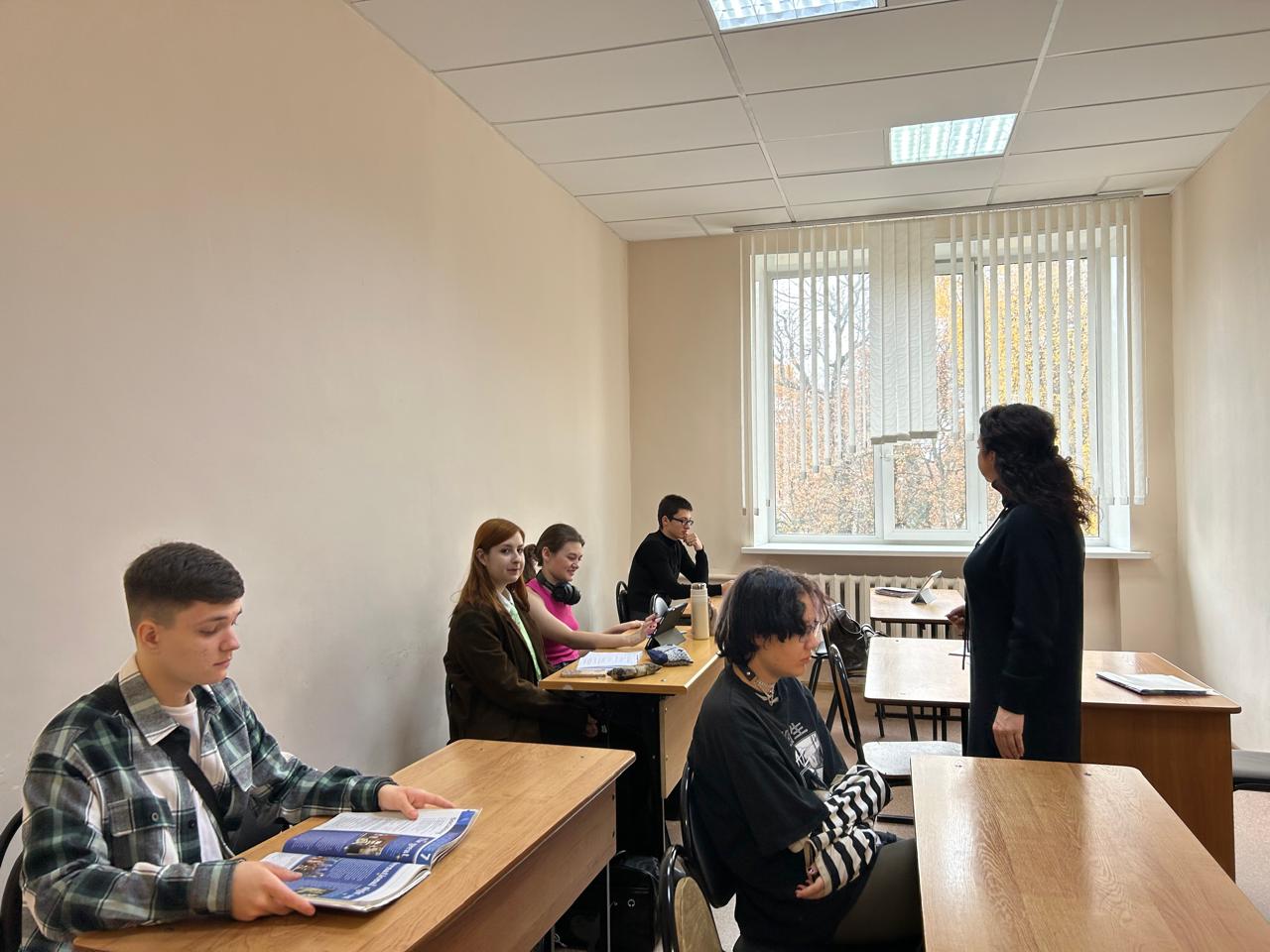 Преподаватели кафедры  Перевод и переводоведение  приняли школьников в рамках профориентационного мероприятия Стань студентом на один день